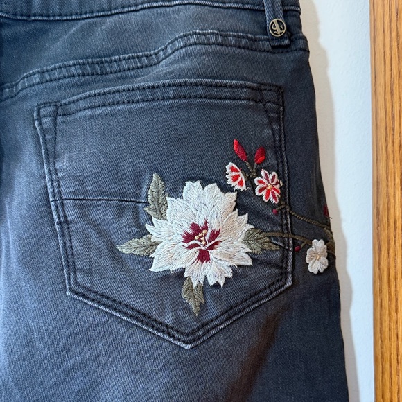 EUC DRIFTWOOD Black Skinny Jeans with Floral Embroidery - Picture 5 of 8